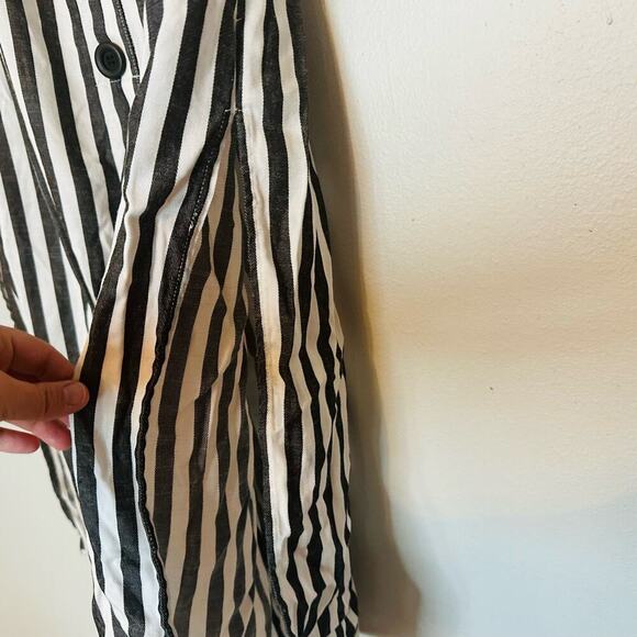 CUPCAKES AND CASHMERE Sandrine Black White Striped Side Slits Midi Skirt Size 2 - Picture 8 of 9